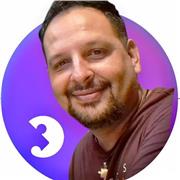 Formatore esperto in informatica e sviluppo web, con oltre 25 anni di esperienza, offre lezioni pratiche per adulti e anziani